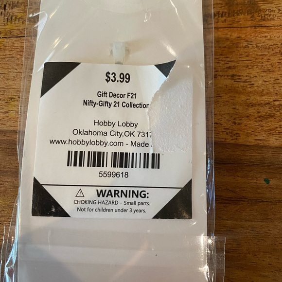 Letter F pearly key chain NWT - Picture 2 of 2